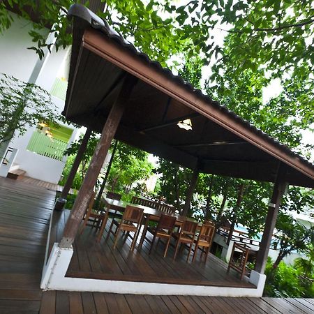 Tree House Hotel Sisaket Экстерьер фото