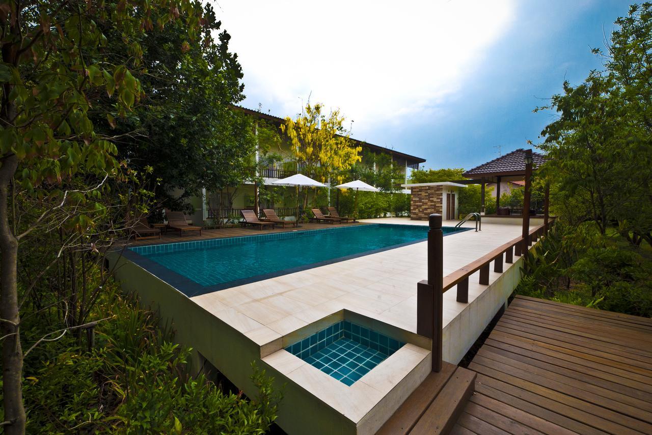 Tree House Hotel Sisaket Экстерьер фото