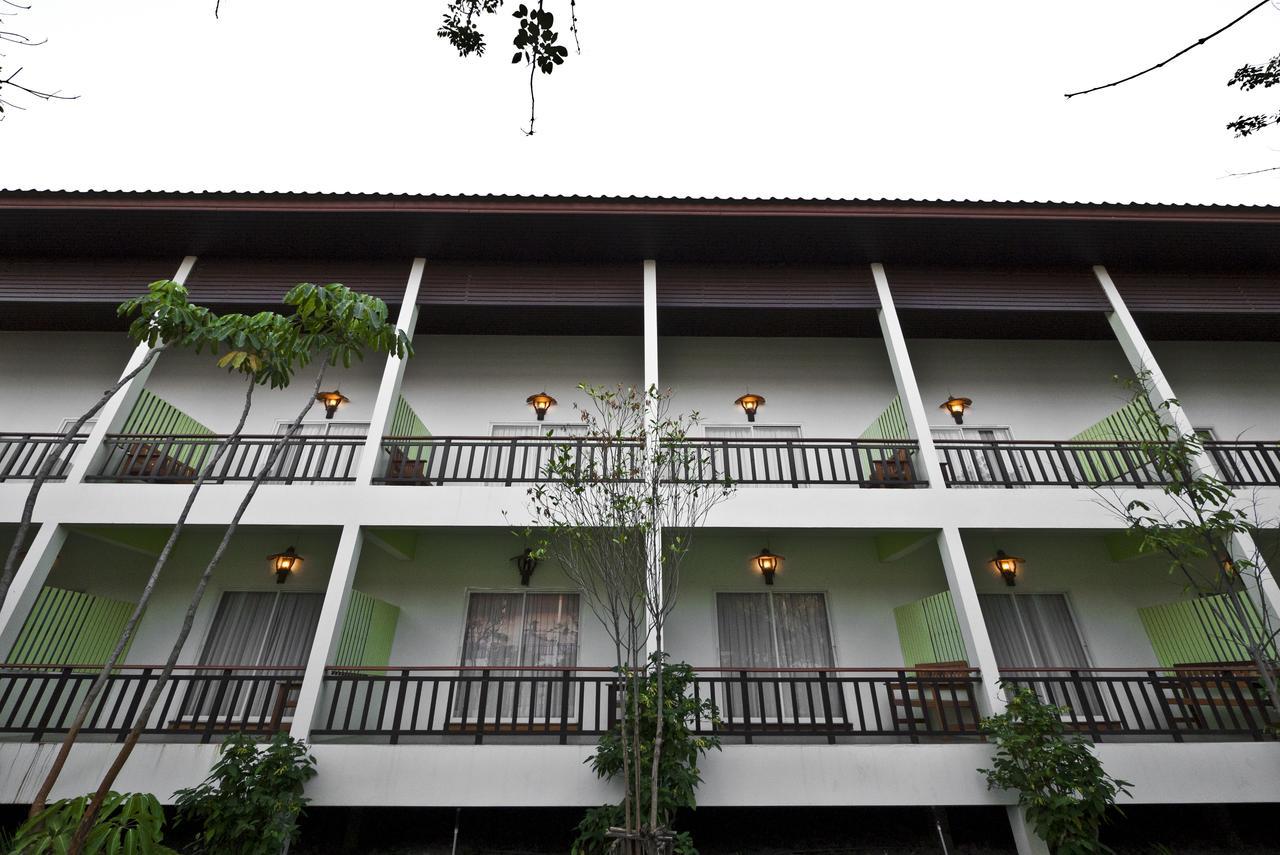 Tree House Hotel Sisaket Экстерьер фото
