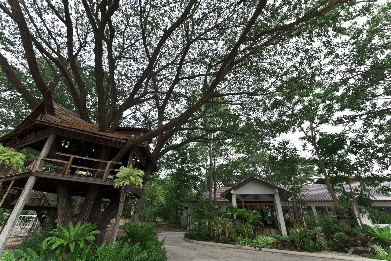 Tree House Hotel Sisaket Экстерьер фото
