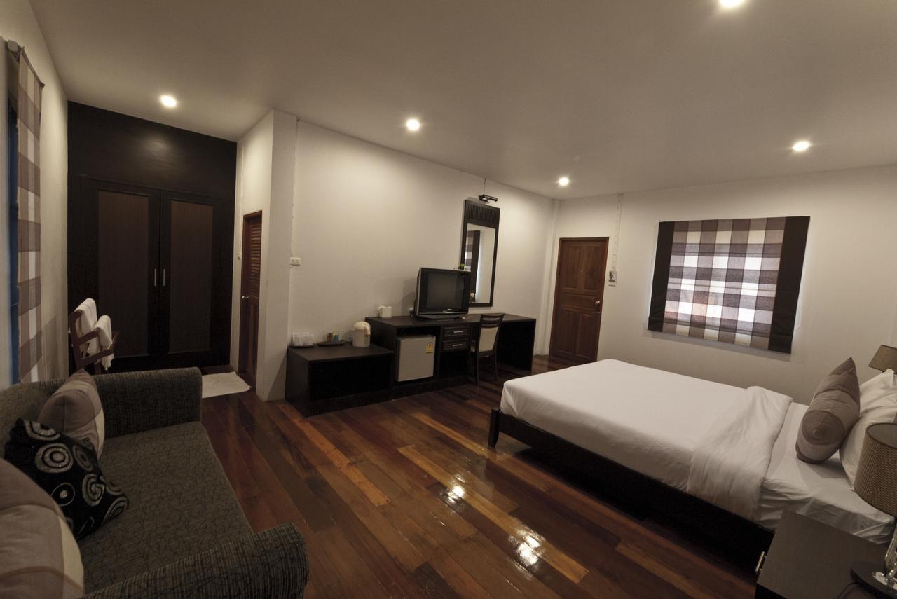 Tree House Hotel Sisaket Экстерьер фото