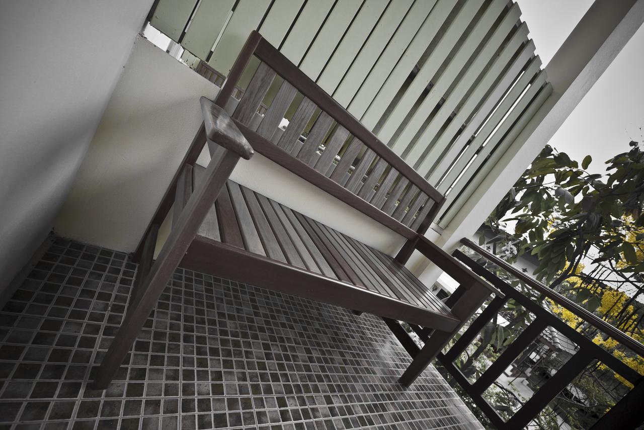 Tree House Hotel Sisaket Экстерьер фото