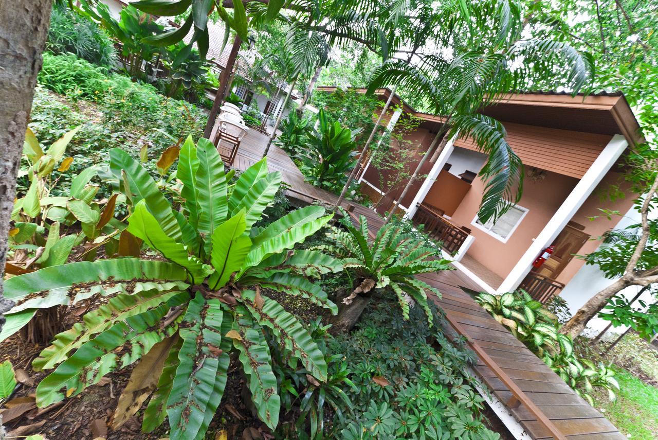 Tree House Hotel Sisaket Экстерьер фото
