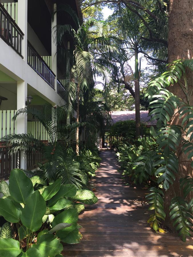 Tree House Hotel Sisaket Экстерьер фото