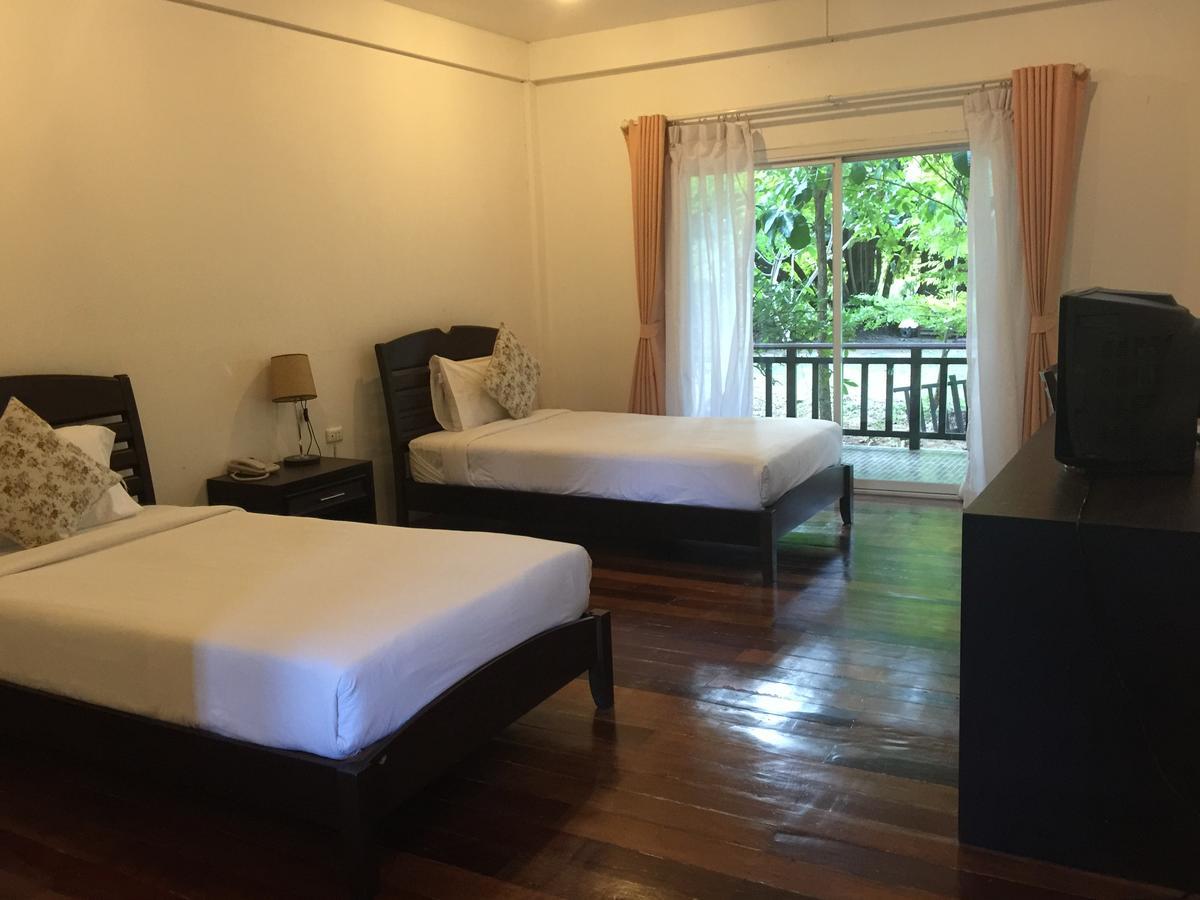 Tree House Hotel Sisaket Экстерьер фото