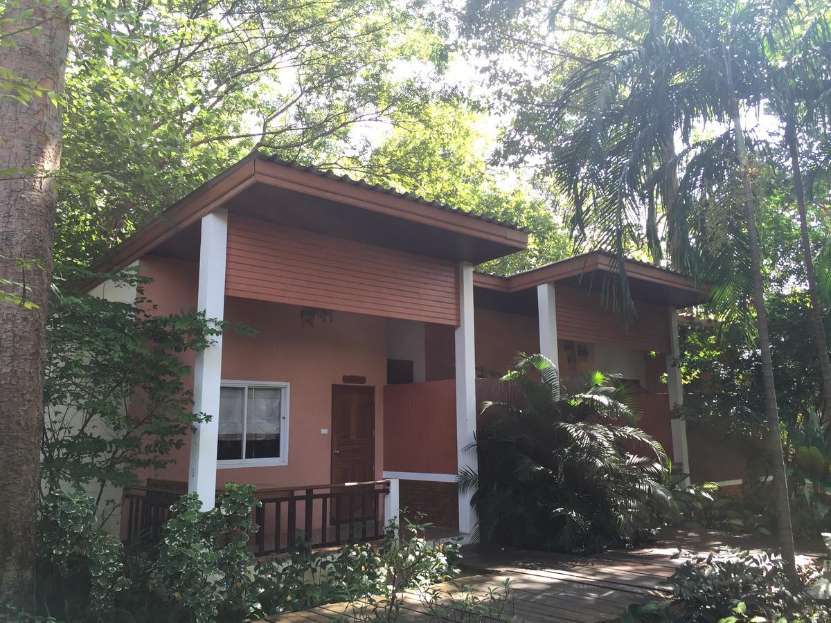 Tree House Hotel Sisaket Экстерьер фото