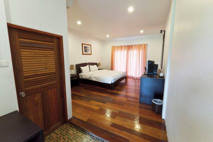 Tree House Hotel Sisaket Экстерьер фото